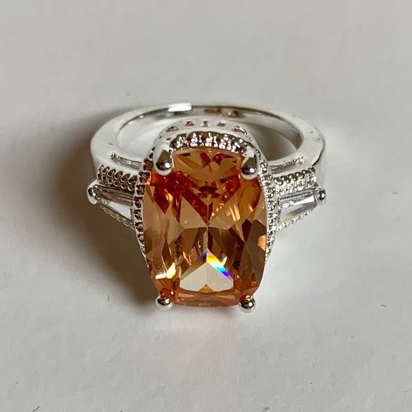 Beautiful Topaz 925 Sterling Ring - Picture 2 of 5